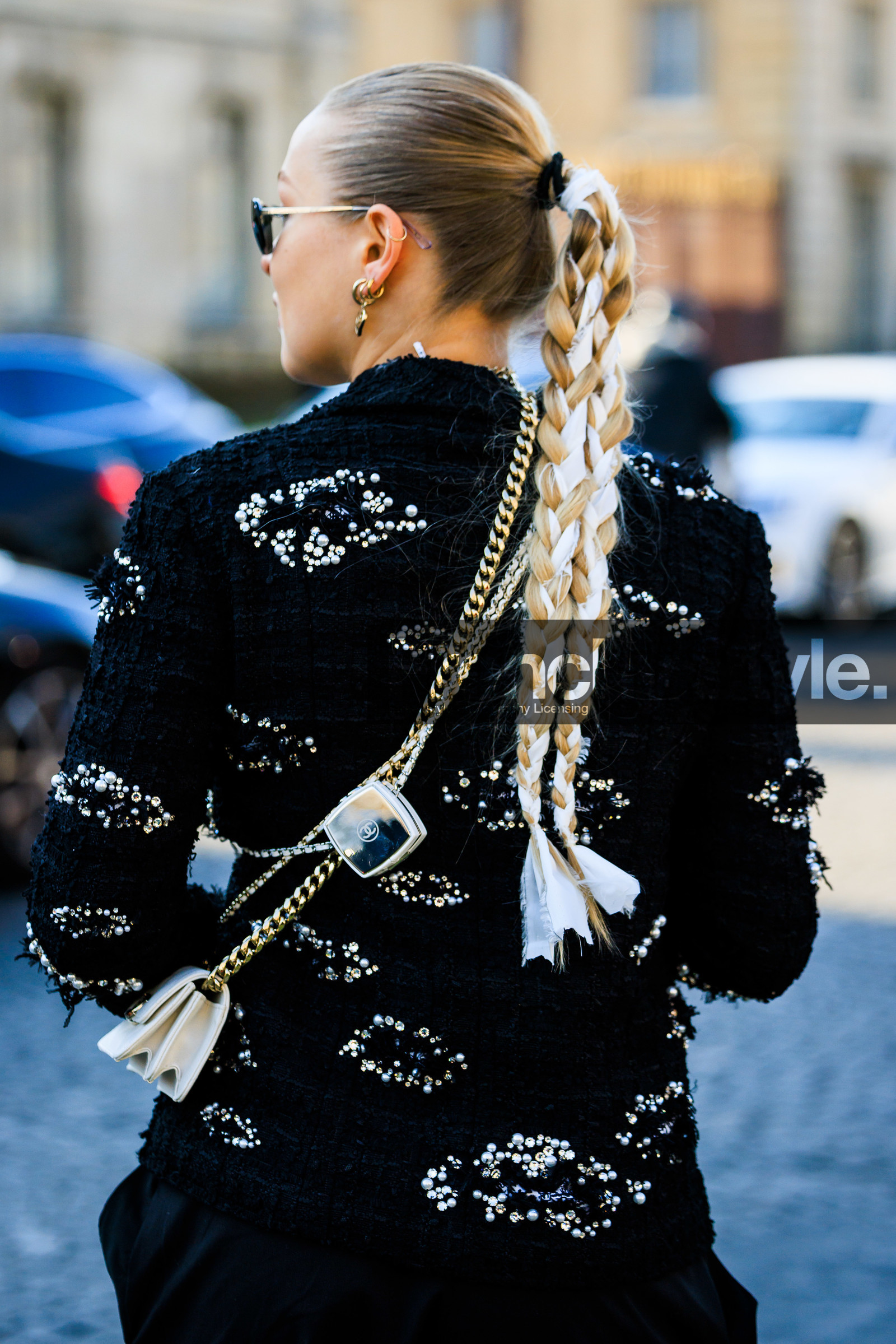 back details, braided hair, pony tail, tweed jacket, black jacket, embroidered jacket, chanel, mini chanel bags, white mini bag, regina anikiy, street style, jonathan paciullo, FW, frenchystyle, fashion week, AUTUMN WINTER 2022-2023, FALL WINTER 2022_2023, FW 22-23, PFW, PARIS, vertical, detail