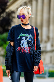 AUTUMN WINTER 2016-2017, aviator sunglasses, AW 16-17, black jacket, black leggings, black pants, black t shirt, bomber jacket, boy bag, chanel, choker, detail, FALL WINTER 2016-2017, fashion week, frenchystyle, FW, FW 16-17, HAUTE COUTURE, jonathan paciullo, kith, leather bag, leather pants, maison martin margiela, MENSWEAR, mirror effect, model, necklace, PARIS, PFW, portrait, printed t shirt, red bag, soo joo park, street style, sunglasses, trousers, vertical