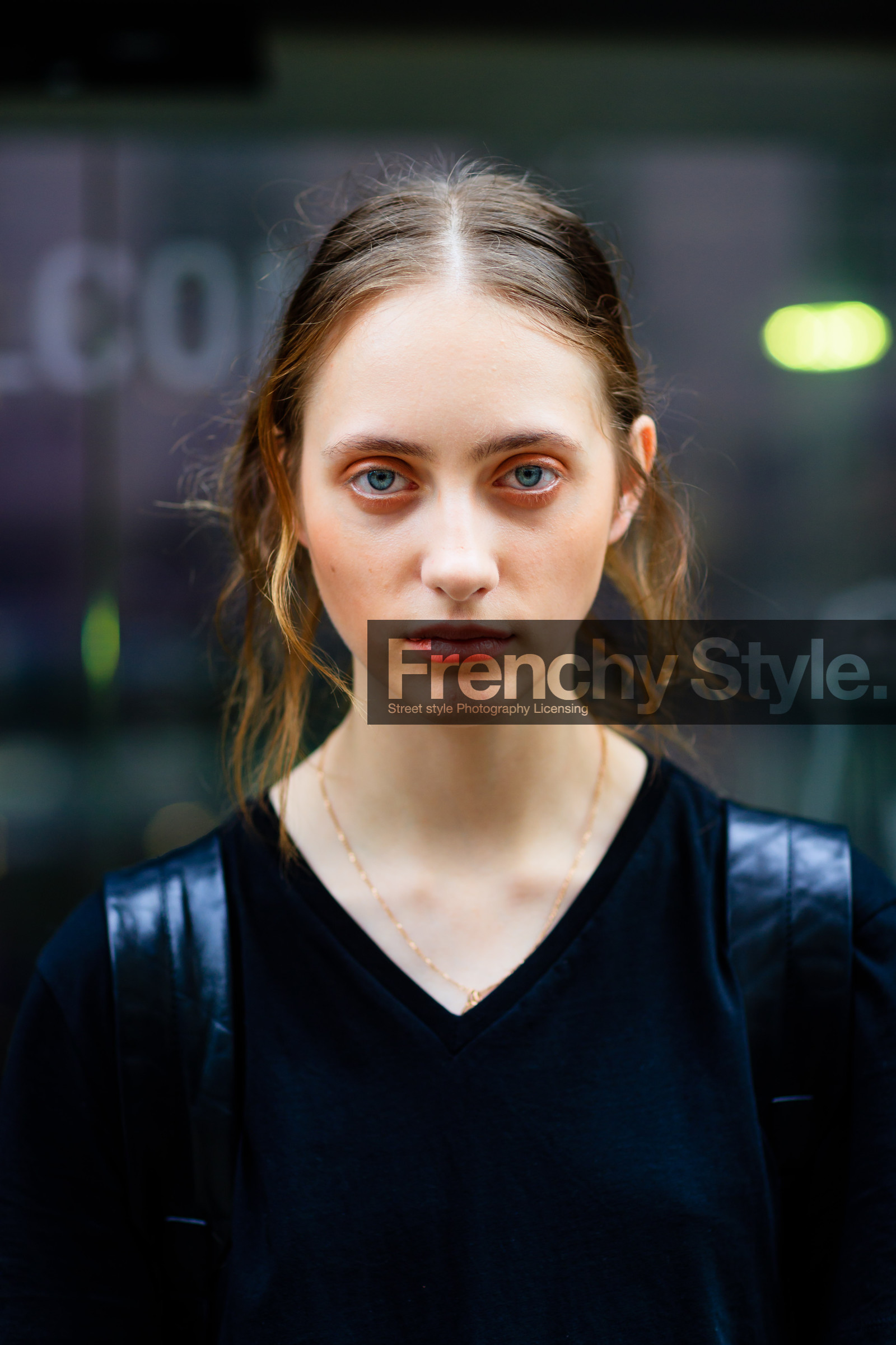 atmosphere details, black bag, black sweater, detail, fashion week, frenchystyle, FW, jonathan paciullo, leather backpack, LFW, LONDON, model, portrait, SPRING SUMMER 2017, SS 17, street style, vertical, woman