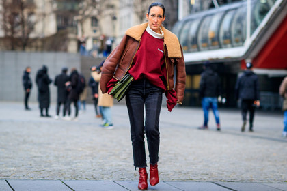 black denim, chloe, chloe handbag, denim pants, fur collar, green bag, high heels, jeans, leather bag, leather jacket, leather shoes, over the shoulder, red boots, red jacket, red sweater, shearling, suede bag, trousers, vêtements, fashion week, frenchystyle, FW, jonathan paciullo, street style, PFW, PARIS, SPRING SUMMER 2017, SS 17, HAUTE COUTURE, atmosphere details, detail, horizontal