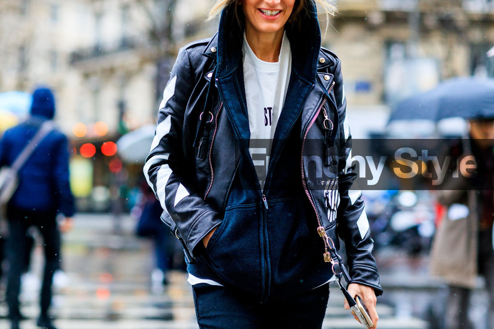 atmosphere details, AUTUMN WINTER 2017-2018, AW 17-18, black jacket, black pants, black perfecto, black sweater, detail, FALL WINTER 2017-2018, fashion week, frenchystyle, FW, FW 17-18, hoodie, horizontal, jonathan paciullo, leather jacket, leather perfecto, off white, PARIS, PFW, sarah rutson, street style, trousers, white t shirt