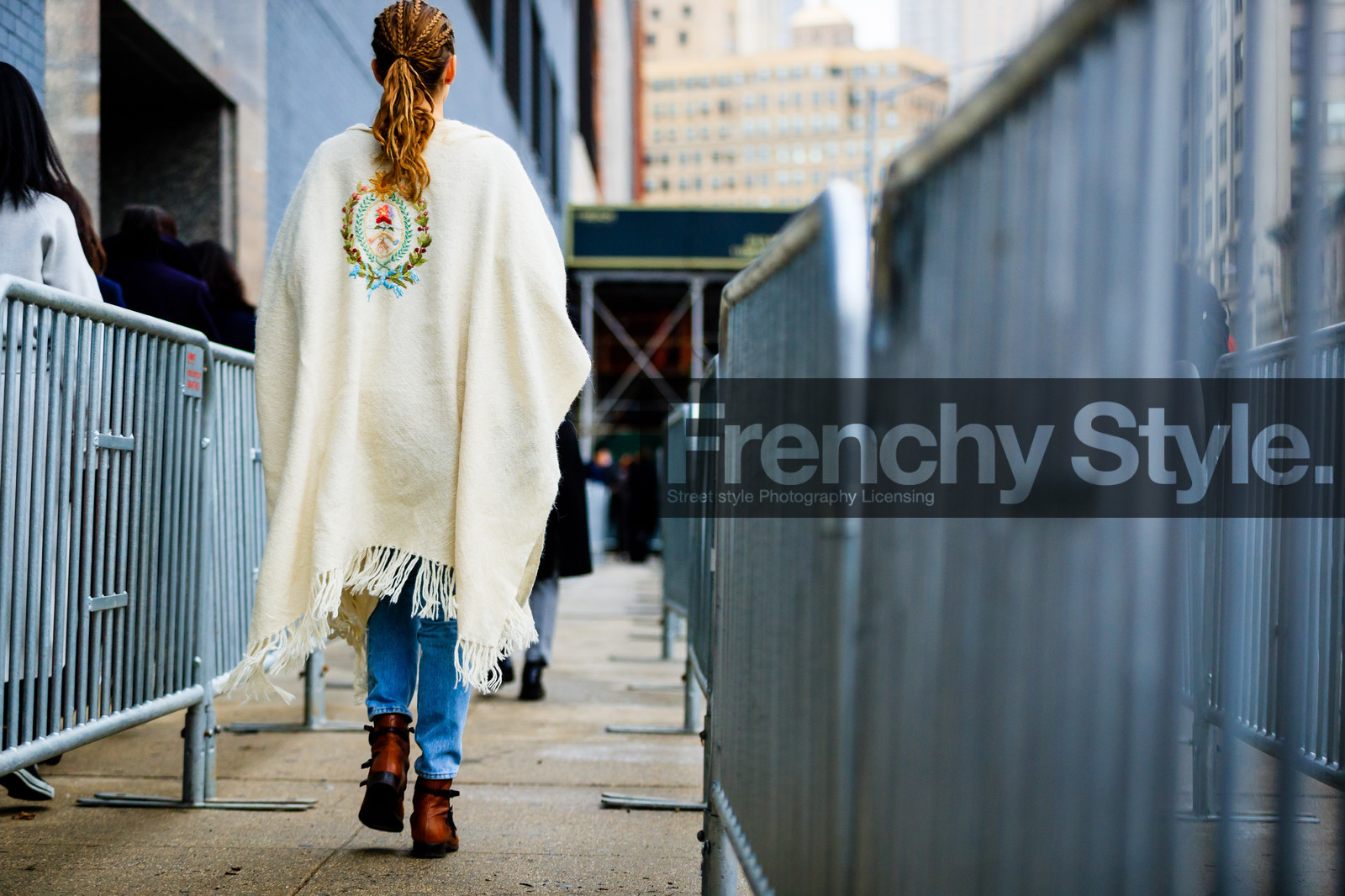 atmosphere details, AUTUMN WINTER 2017-2018, AW 17-18, back detail, beige cardigan, blue denim, brown boot, denim pants, FALL WINTER 2017-2018, fashion week, frenchystyle, full length, FW, FW 17-18, horizontal, jeans, jonathan paciullo, leather boots, NEW YORK, NYFW, poncho, sofia sanchez de betak, street style, trousers