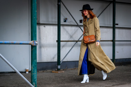 beige coat, black hat, brown bag, checked, high heels, leather bag, leather shoes, plaid, printed coat, stripes, sunglasses, tartan, white shoes, street style, jonathan paciullo, FW, frenchystyle, fashion week, NYFW, NEW YORK, AUTUMN WINTER 2018-2019, AW 18-19, FALL WINTER 2018-2019, FW 18-19, atmosphere details, horizontal, full length, christene barberich