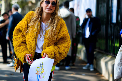 atmosphere details, detail, drawings, fashion week, frenchystyle, FW, horizontal, jonathan paciullo, PARIS, PFW, shearling, SPRING SUMMER 2018, SS 18, street style, sunglasses, trousers, white t shirt, yellow fur, yellow jacket
