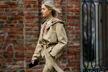 beige jacket, beige pants, linda tol, tone on tone, total look beige, trousers, white t shirt, MILAN, MFW, fashion week, frenchystyle, FW, jonathan paciullo, street style, AUTUMN WINTER 2019-2020, AW 19-20, FALL WINTER 2019-2020, FW 19-20, atmosphere details, detail, horizontal