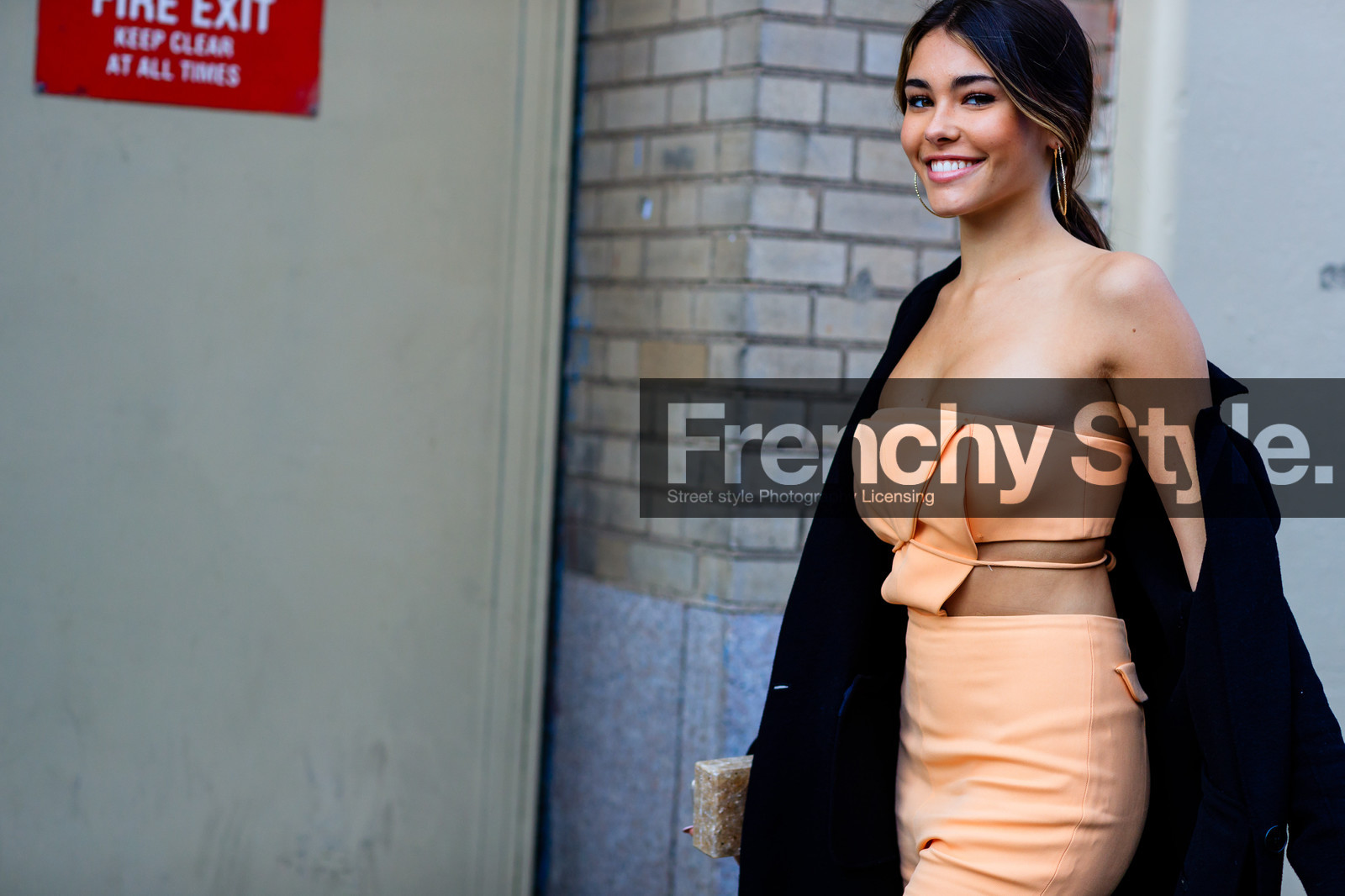 atmosphere details, AUTUMN WINTER 2017-2018, AW 17-18, black coat, detail, FALL WINTER 2017-2018, fashion week, frenchystyle, FW, FW 17-18, horizontal, jonathan paciullo, NEW YORK, nude dress, NYFW, off the shoulder, orange dress, street style