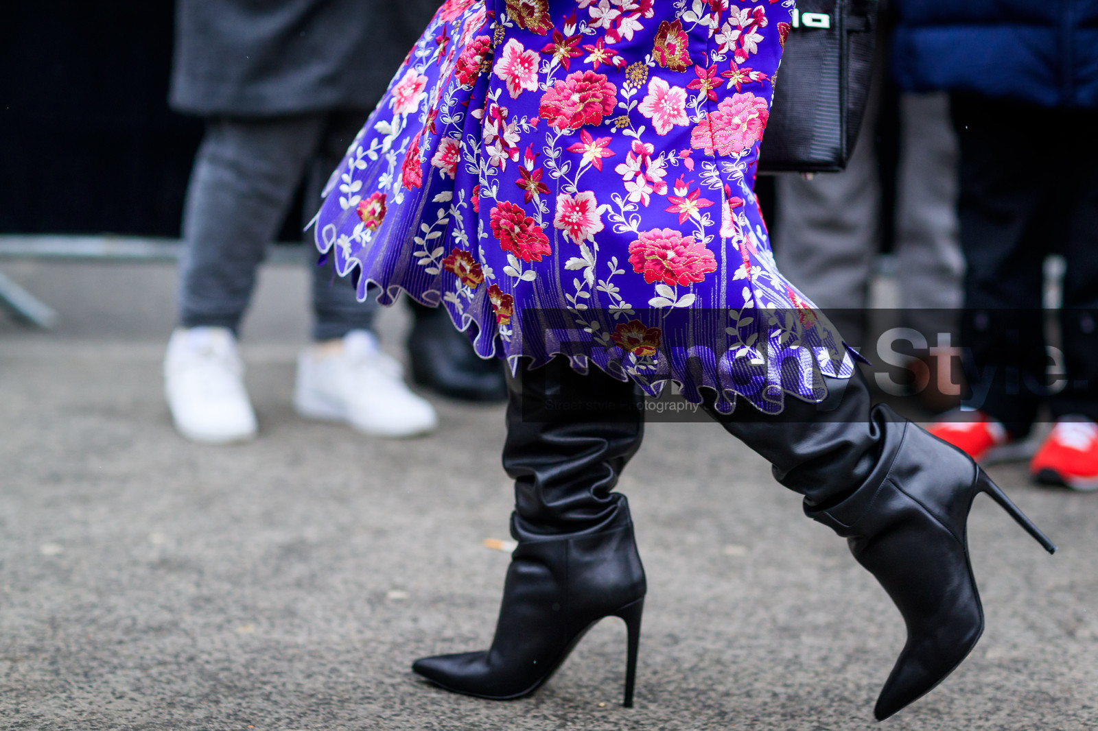 black boots, black shoes, floral, flower, high boots, high heels, leather shoes, printed skirt, purple skirt, fashion week, frenchystyle, FW, jonathan paciullo, street style, PFW, PARIS, SPRING SUMMER 2017, SS 17, HAUTE COUTURE, atmosphere details, detail, horizontal