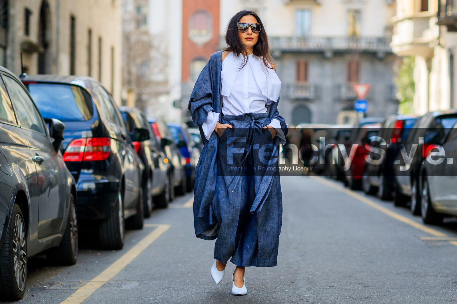 atmosphere details, AUTUMN WINTER 2017-2018, AW 17-18, blue coat, FALL WINTER 2017-2018, fashion week, frenchystyle, full length, FW, FW 17-18, high heels, high waist, horizontal, jonathan paciullo, leather shoes, MFW, MILAN, nausheen shah, sleeveless, street style, sunglasses, trousers, white shirt, white shoes