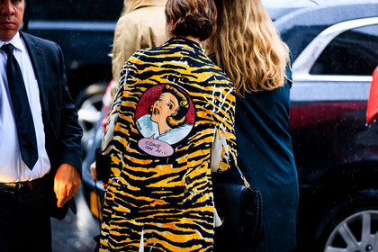 animal print, cartoon, drawings, graphic jacket, printed jacket, yellow jacket, zebra, street style, jonathan paciullo, FW, frenchystyle, fashion week, NYFW, NEW YORK, SPRING SUMMER 2019, SS 19, atmosphere details, horizontal, detail