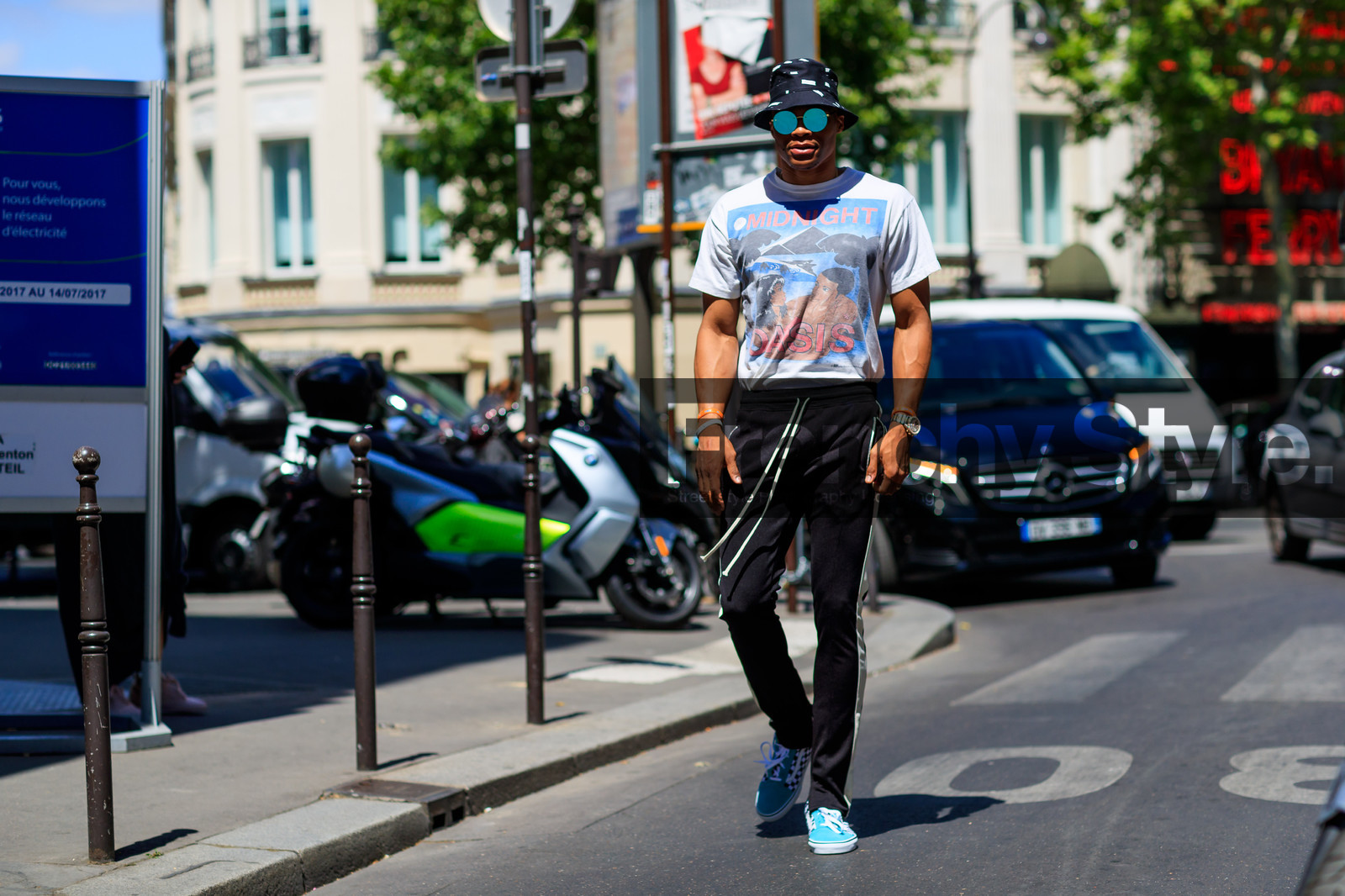 atmosphere details, black hat, black pants, blue sneakers, fashion week, frenchystyle, full length, FW, horizontal, jonathan paciullo, leather shoes, MENSWEAR, PARIS, PFW, printed t shirt, SPRING SUMMER 2018, SS 18, street style, sunglasses, sweatpants, trousers, vans, white t shirt