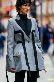 yasmin sewell, grey jacket, black jacket, oversize jacket, strassed jacket, black pullover, turtleneck pullover, striped jacket, close up detail, fashion week, frenchystyle, FW, jonathan paciullo, street style, LFW, LONDON, AUTUMN WINTER 2020-2021, FALL WINTER 2020-2021, FW 20-21, vertical, atmosphere details, detail