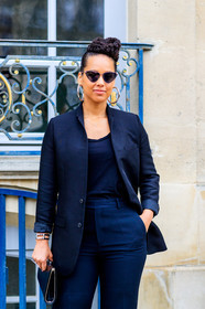 alicia keys, atmosphere details, AUTUMN WINTER 2017-2018, AW 17-18, black bag, black jacket, black pants, blazer, blue denim, christian dior, denim pants, detail, earrings, FALL WINTER 2017-2018, fashion week, frenchystyle, FW, FW 17-18, jeans, jonathan paciullo, PARIS, PFW, street style, sunglasses, tone on tone, total look black, trousers, vertical