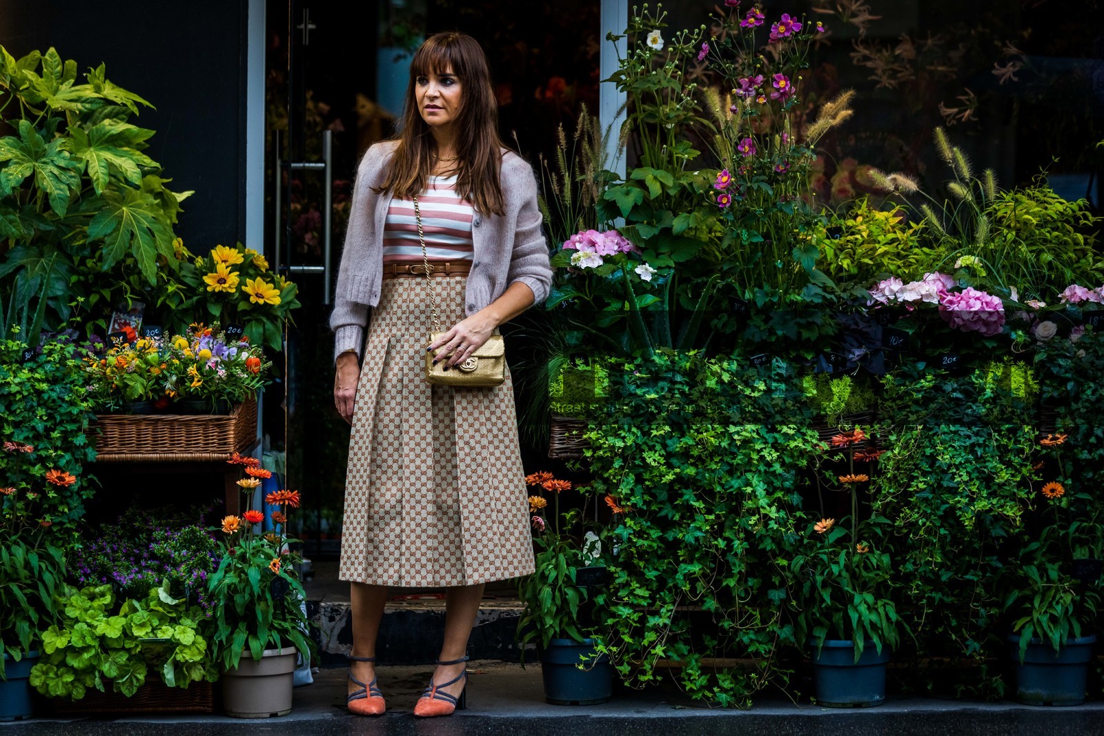 bag, beige skirt, belt, bicolor shoes, blue sandals, brown belt, brown skirt, cardigan, chanel bag, gold bag, gucci print, heels, lace-up sandals, Laure Hériard-Dubreuil, leather belt, logo print, long skirt, mariniere, pastel, pink cardigan, pink top, pleated skirt, printed skirt, salmon sandals, skirt, stripes, white top, fashion week, frenchystyle, FW, jonathan paciullo, street style, PFW, PARIS, SPRING SUMMER 2022, SS 22, horizontal, atmosphere details, full length