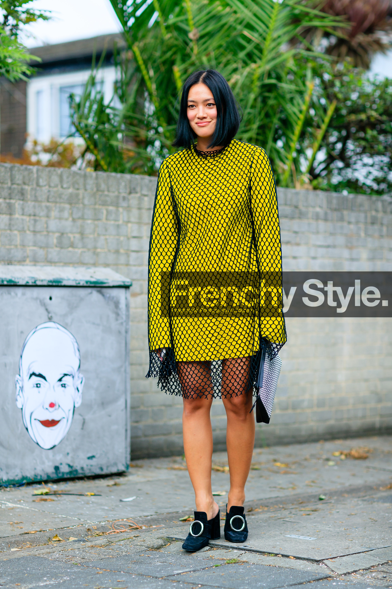 black mules, fashion week, fishnet, frenchystyle, full length, FW, geometric, graphic dress, high heels, jonathan paciullo, leather shoes, LFW, LONDON, SPRING SUMMER 2017, SS 17, street style, studded bag, Tiffany Hsu, vertical, woman, yellow dress