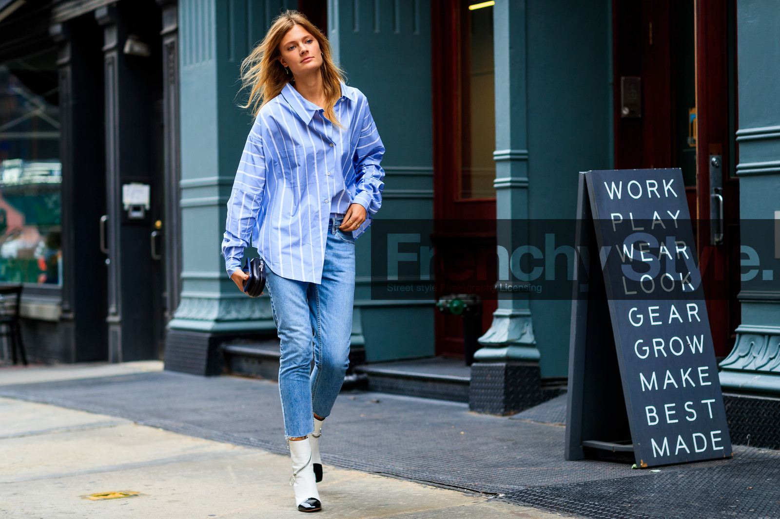 black and white shoes, black bag, blue denim, blue shirt, denim pants, high heels, jeans, leather shoes, striped shirt, trousers, model, fashion week, frenchystyle, FW, jonathan paciullo, street style, NYFW, NEW YORK, SPRING SUMMER 2019, SS 19, atmosphere details, horizontal, full length
