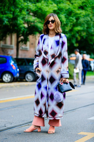 black bag, eleonora carisi, fashion week, fendi, frenchystyle, full length, FW, geometric, graphic coat, jonathan paciullo, leather bag, leather shoes, MFW, MILAN, mini bag, pink pants, pink shoes, printed coat, purple coat, purple fur, SPRING SUMMER 2017, SS 17, street style, sunglasses, trousers, vertical