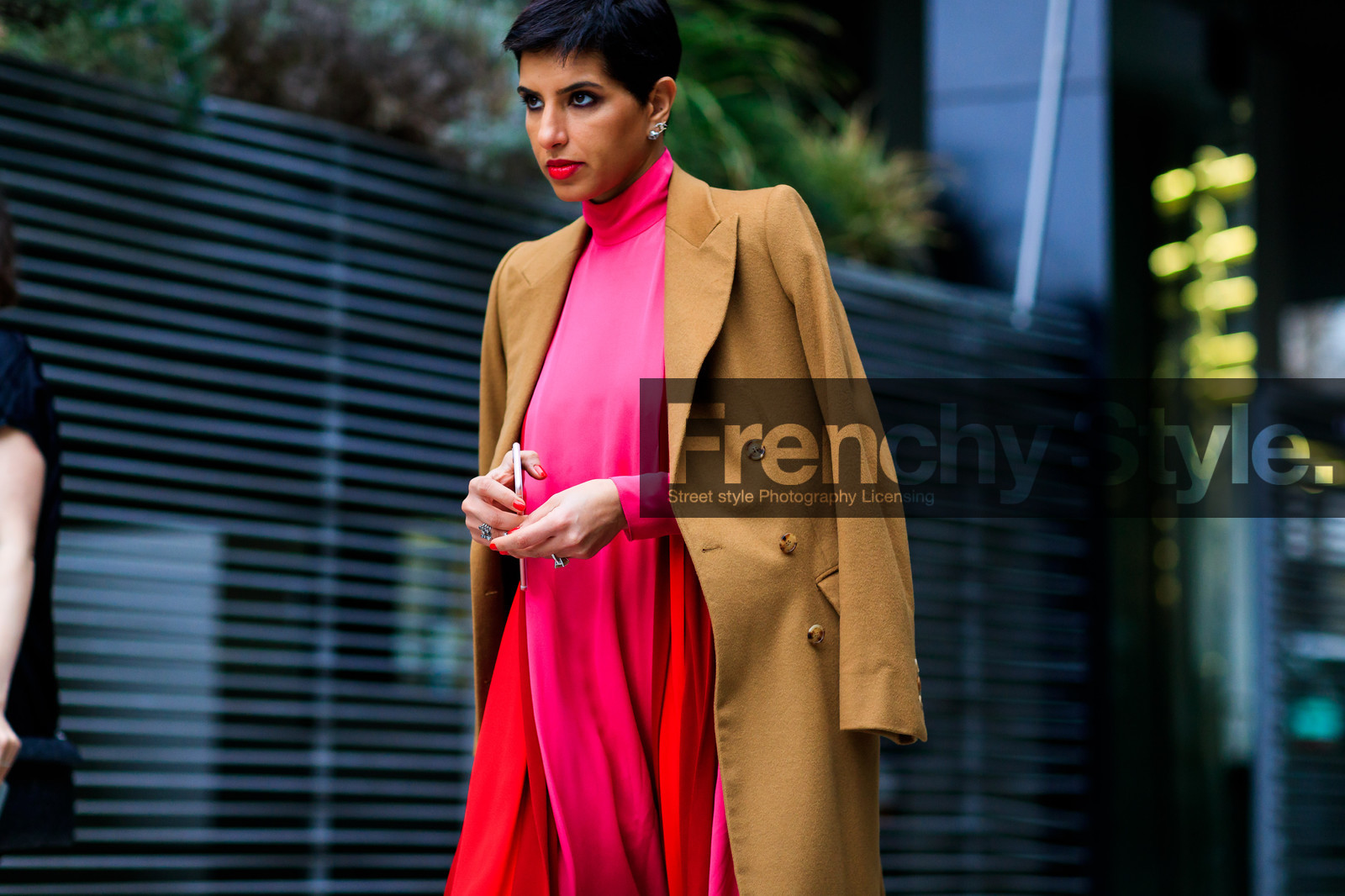atmosphere details, AUTUMN WINTER 2017-2018, AW 17-18, camel coat, deena abdulaziz, detail, FALL WINTER 2017-2018, fashion week, frenchystyle, FW, FW 17-18, horizontal, jonathan paciullo, over the shoulder, PARIS, PFW, pink dress, street style