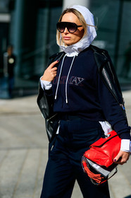 black jacket, black perfecto, graphic bag, hood, leather bag, leather jacket, leather perfecto, navy pants, navy sweater, over the shoulder, printed bag, red bag, sportmax, sunglasses, trousers, MILAN, MFW, fashion week, frenchystyle, FW, jonathan paciullo, street style, AUTUMN WINTER 2019-2020, AW 19-20, FALL WINTER 2019-2020, FW 19-20, vertical, atmosphere details, detail