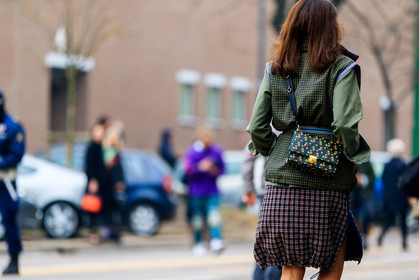 atmosphere details, AUTUMN WINTER 2017-2018, AW 17-18, back detail, checked skirt, detail, FALL WINTER 2017-2018, fashion week, floral, flower, frenchystyle, FW, FW 17-18, graphic skirt, green jacket, green shirt, horizontal, jonathan paciullo, leather bag, MFW, MILAN, plaid, prada, printed bag, sleeveless, street style, white belt