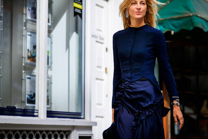 linda tol, ada kokosar, blue cardigan, blue skirt, ruffled skirt, tone on tone, total look blue, fashion week, frenchystyle, FW, jonathan paciullo, street style, LFW, LONDON, SPRING SUMMER 2019, SS 19, atmosphere details, horizontal, detail