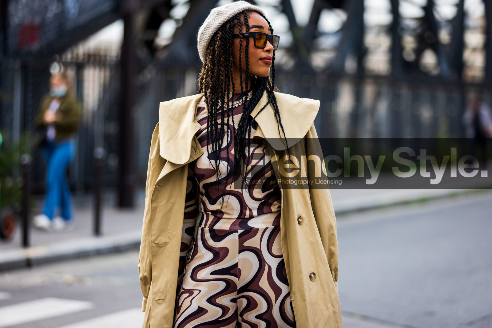 Petra Henriette, 70s print, beanie, beige beanie, beige jumpsuit, beige trench, black and brown jumpsuit, statement collar, collar, jumpsuit, printed jumpsuit, silver necklace, sunglasses, trench, wool beanie, fashion week, frenchystyle, FW, jonathan paciullo, street style, PFW, PARIS, SPRING SUMMER 2022, SS 22, horizontal, atmosphere details