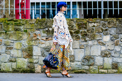 atmosphere details, AUTUMN WINTER 2017-2018, AW 17-18, blue hair, dyed hair, FALL WINTER 2017-2018, fashion week, frenchystyle, full length, FW, FW 17-18, geometric, graphic shirt, graphic skirt, high heels, horizontal, jonathan paciullo, leather bag, leather shoes, loewe, multicolor bag, multicolor skirt, PARIS, PFW, printed bag, printed shirt, printed skirt, ruffles, sita abellan, street style, sunglasses, white shirt, yellow skirt