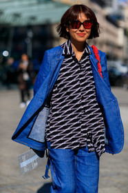 black shirt, blazer, blue denim, denim jacket, denim pants, graphic shirt, jeans, liz yu, printed shirt, sportmax, sunglasses, trousers, MILAN, MFW, fashion week, frenchystyle, FW, jonathan paciullo, street style, AUTUMN WINTER 2019-2020, AW 19-20, FALL WINTER 2019-2020, FW 19-20, vertical, atmosphere details, detail