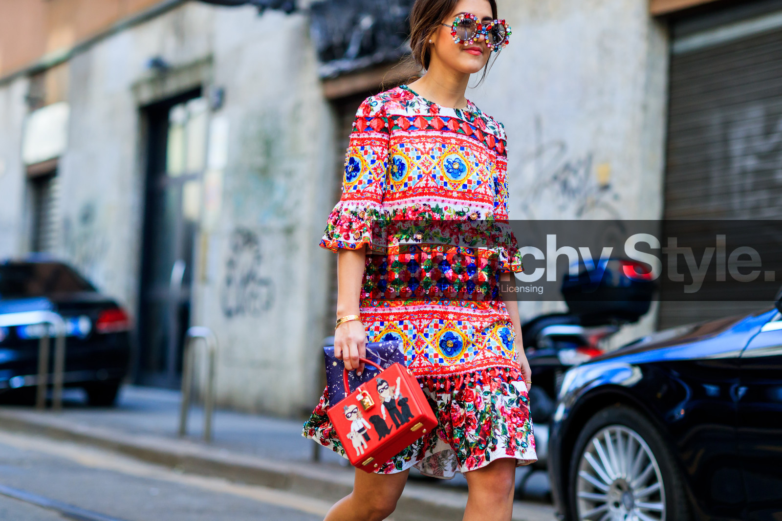 atmosphere details, AUTUMN WINTER 2017-2018, AW 17-18, detail, dolce & gabbana, drawings, embroidered bag, embroidered dress, FALL WINTER 2017-2018, fashion week, frenchystyle, fun sunglasses, FW, FW 17-18, horizontal, jonathan paciullo, leather bag, MFW, MILAN, multicolor bag, printed dress, red bag, red dress, sequined bag, sequined dress, street style, sunglasses
