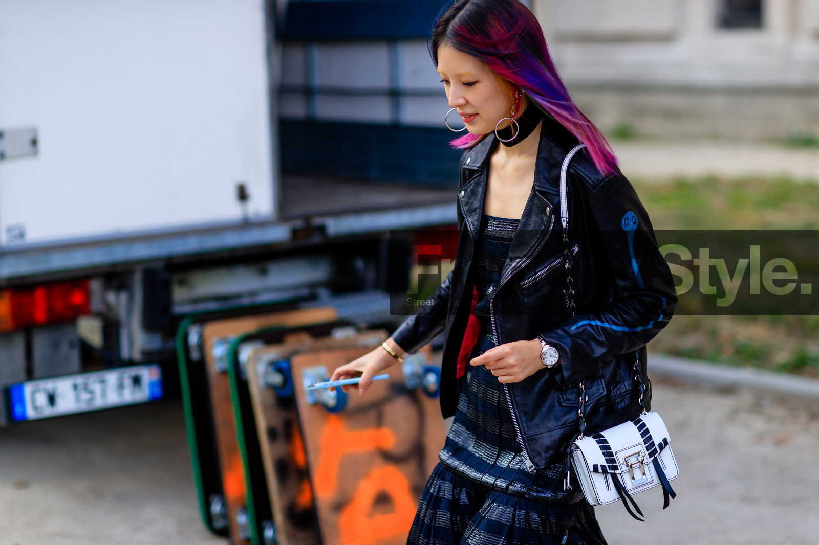 atmosphere details, black dress, black jacket, black perfecto, detail, dyed hair, earrings, fashion week, frenchystyle, FW, horizontal, irene kim, jonathan paciullo, leather bag, leather jacket, leather perfecto, PARIS, PFW, pink hair, printed dress, SPRING SUMMER 2017, SS 17, street style, white bag