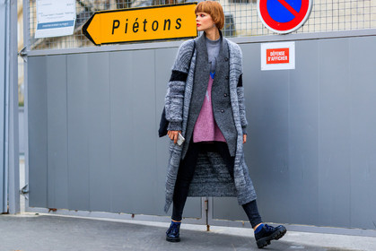 atmosphere details, AUTUMN WINTER 2017-2018, AW 17-18, black bag, black denim, black shoes, denim pants, earrings, eyeliner, eyeshadow, FALL WINTER 2017-2018, fashion week, frenchystyle, full length, FW, FW 17-18, grey cardigan, grey sweater, grey t shirt, horizontal, irina kravchenko, jeans, jonathan paciullo, leather shoes, model, PARIS, PFW, pink sweater, red lips, street style, trousers