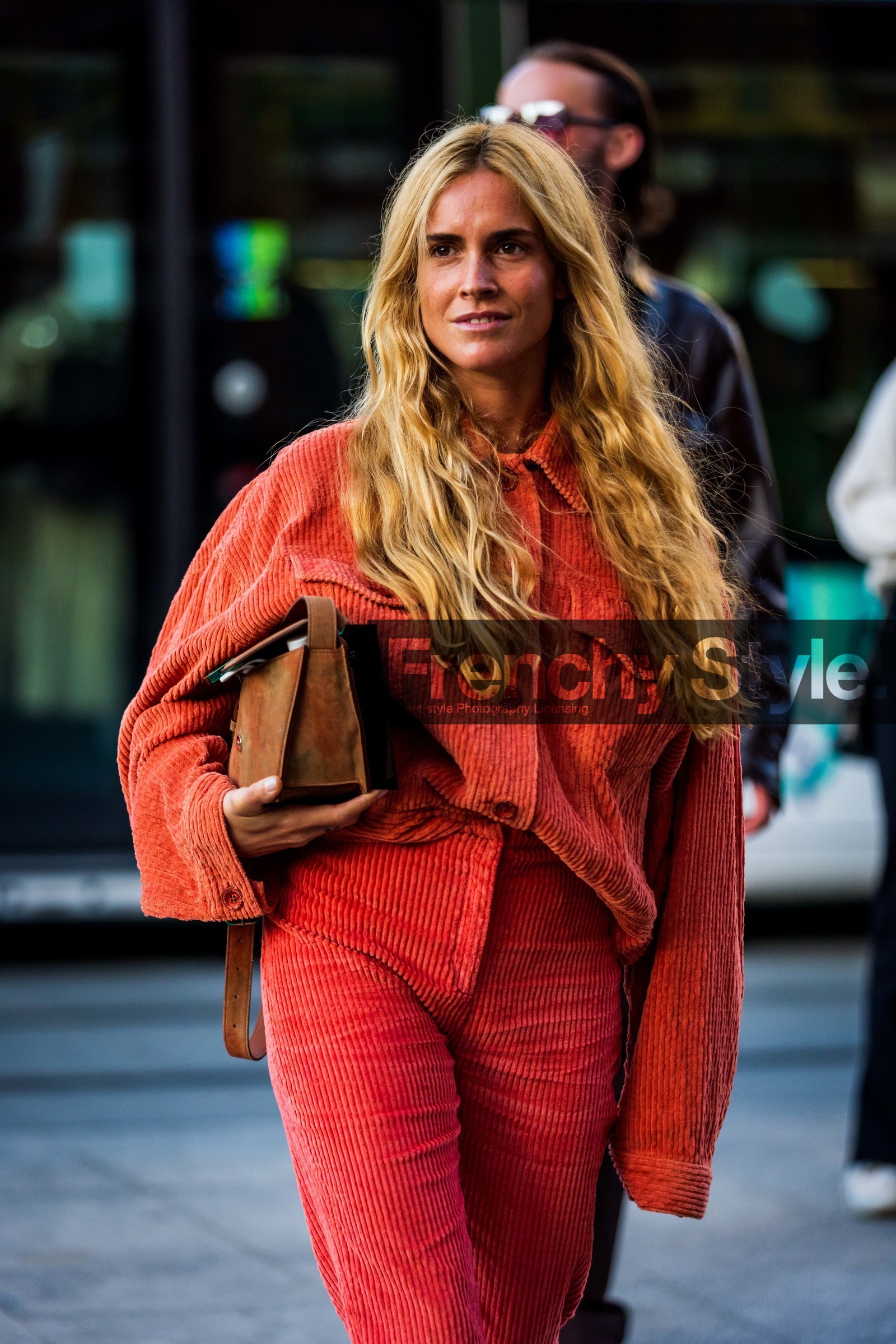 bag, Blanca Miro, color, corduroy jacket, corduroy pants, jacket, monochrome, orange bag, orange jacket, orange monochrome, orange pants, pants, street style, jonathan paciullo, FW, frenchystyle, fashion week, PFW, PARIS, SPRING SUMMER 2022, SS 22, vertical, atmosphere details