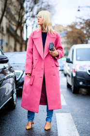 AUTUMN WINTER 2017-2018, AW 17-18, black bag, black t shirt, blue denim, denim pants, FALL WINTER 2017-2018, fashion week, frenchystyle, full length, FW, FW 17-18, high heels, jeans, jonathan paciullo, leather bag, leather shoes, louis vuitton, nude shoes, PARIS, PFW, pink coat, street style, trousers, vertical