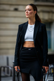 off white skirt, off white top, off white jacket, off white total look, white top, cropped top, black jacket, black skirt, mini skirt, satin skirt, maeva marshall, fashion week, frenchystyle, FW, jonathan paciullo, street style, PFW, PARIS, AUTUMN WINTER 2021-2022, FALL WINTER 2021-2022, FW 21-22, vertical, atmosphere details, detail, model
