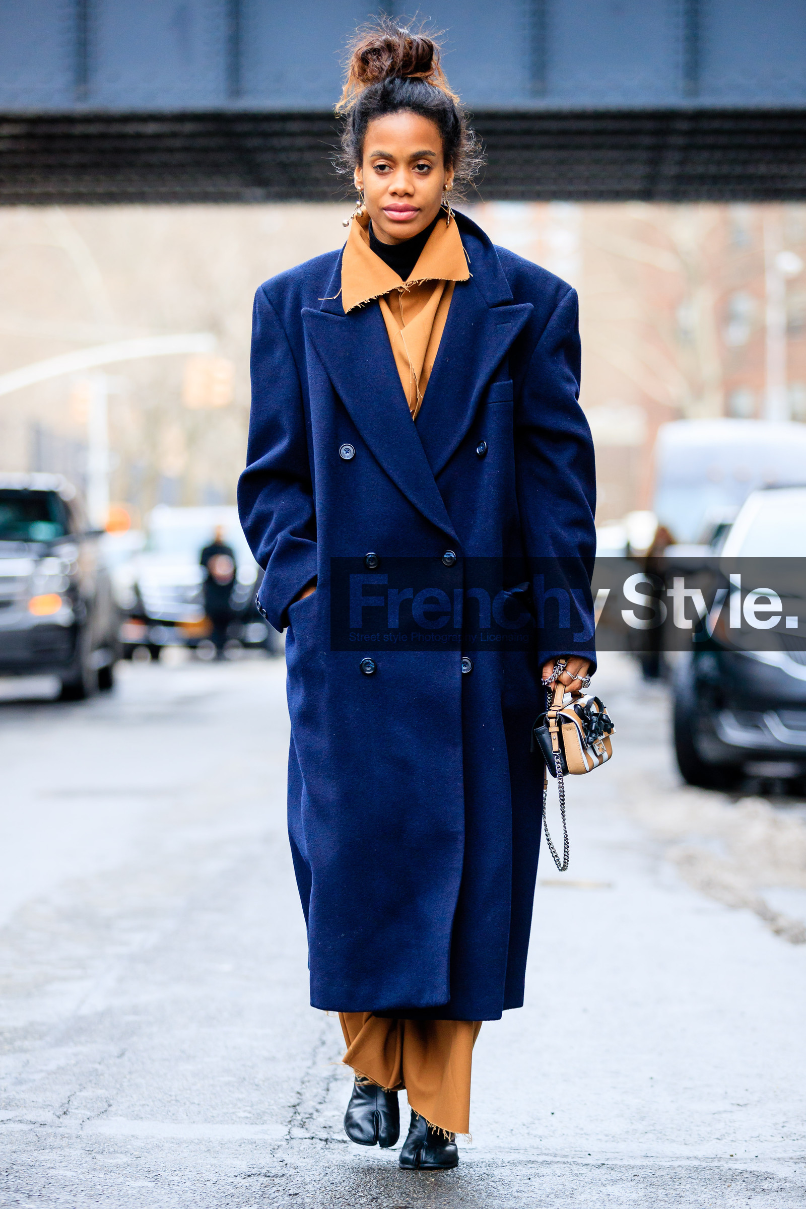 AUTUMN WINTER 2017-2018, AW 17-18, beige bag, black boots, bun, embroidered bag, FALL WINTER 2017-2018, fashion week, fendi, frenchystyle, full length, FW, FW 17-18, high heels, jan-michael quammie, jonathan paciullo, leather bag, leather boots, maison martin margiela, navy coat, NEW YORK, NYFW, overcoat, street style, tabi shoes, trousers, vertical