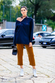 black bag, blue shirt, camel pants, choker, fashion week, frenchystyle, full length, FW, jonathan paciullo, leather bag, leather boots, leather shoes, MFW, MILAN, oversize, shiny shoes, silver shoes, SPRING SUMMER 2017, SS 17, street style, trousers, velvet, vertical
