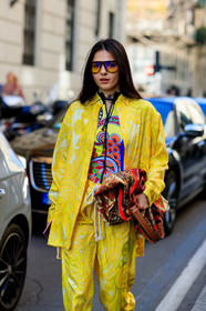 doina ciobanu, etro, graphic bag, graphic jacket, graphic pants, graphic top, leather bag, multicolor bag, printed bag, printed jacket, printed pants, printed top, sunglasses, trousers, yellow jacket, yellow pants, yellow top, MILAN, MFW, fashion week, frenchystyle, FW, jonathan paciullo, street style, AUTUMN WINTER 2019-2020, AW 19-20, FALL WINTER 2019-2020, FW 19-20, vertical, atmosphere details, detail