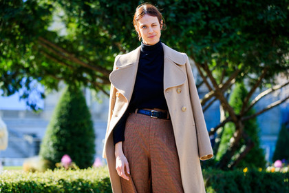 atmosphere details, AUTUMN WINTER 2017-2018, AW 17-18, aymeline valade, beige coat, black belt, black sweater, brown pants, checked pants, detail, FALL WINTER 2017-2018, fashion week, frenchystyle, FW, FW 17-18, horizontal, jonathan paciullo, leather belt, model, over the shoulder, PARIS, PFW, printed pants, street style, trousers