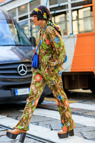 maria bernad, floral printed shirt, floral printed pants, floral print total look, silk shirt, silk pants, silk scarf, floral printed scarf, loose shirt, loose pants, pyjama look, brown shirt, brown pants, crossbody bag, blue leather bag, peter pilotto bag, platform shoes, camel leather shoes, wooden heels shoes, fashion week, frenchystyle, FW, jonathan paciullo, street style, MFW, MILAN, SPRING SUMMER 2020, SS 20
