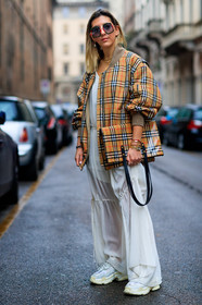 beige bag, beige jacket, burberry, checked, graphic bag, graphic jacket, leather bag, leather shoes, plaid, printed bag, printed jacket, sunglasses, tartan, white dress, white sneakers, fashion week, frenchystyle, FW, jonathan paciullo, street style, MFW, MILAN, AUTUMN WINTER 2018-2019, FALL WINTER 2018-2019, FW 18-19, vertical, full length