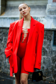 off white jacket, red jacket, oversize jacket, red bodysuit, tight jumpsuit, red jumpsuit, pearl detail, black leather bag, black bag, hand bag, off white bag, make up details, make up, black eyeliner, red body, red shorts, off white total look, regina anikiy, fashion week, frenchystyle, FW, jonathan paciullo, street style, PFW, PARIS, AUTUMN WINTER 2021-2022, FALL WINTER 2021-2022, FW 21-22, vertical, atmosphere details, detail