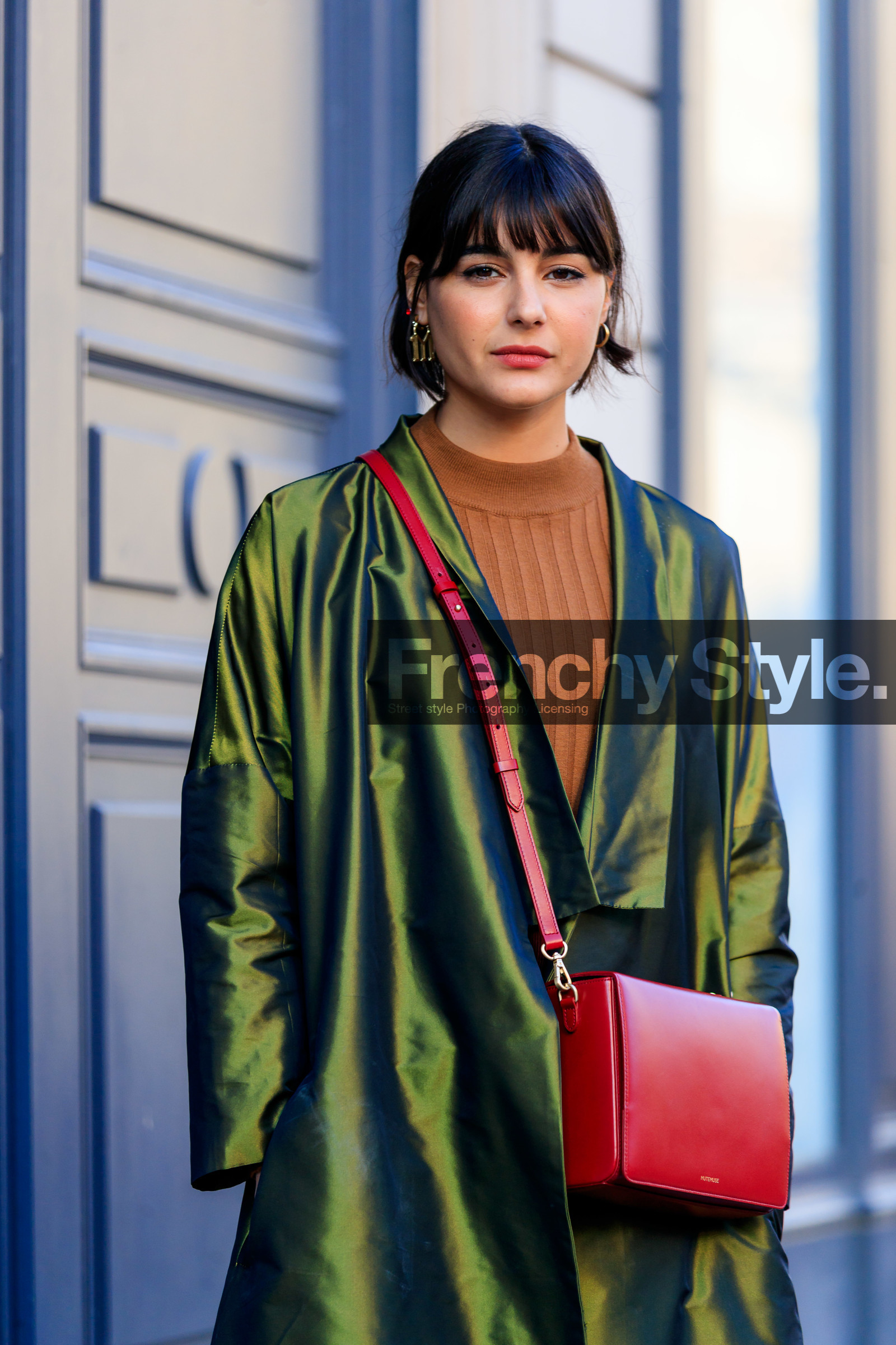 camel sweater, green coat, leather bag, maria bernad, red bag, PARIS, PFW, street style, jonathan paciullo, FW, frenchystyle, fashion week, AUTUMN WINTER 2019-2020, AW 19-20, FALL WINTER 2019-2020, FW 19-20, vertical, atmosphere details, detail