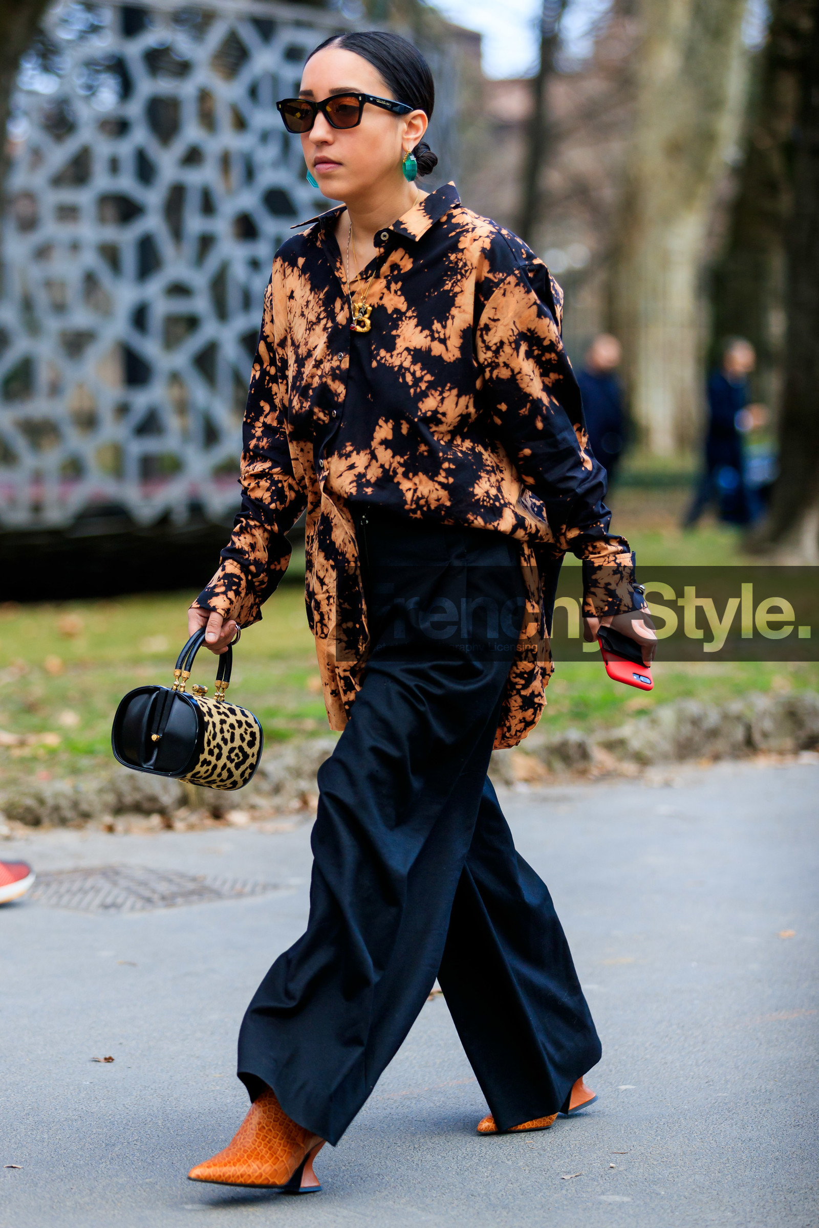 animal print, black pants, black shirt, camel boots, céline, earrings, graphic bag, graphic shirt, leather bag, leather shoes, leopard, necklace, printed bag, printed shirt, sarah brody, sunglasses, trousers, MILAN, MFW, fashion week, frenchystyle, FW, jonathan paciullo, street style, AUTUMN WINTER 2019-2020, AW 19-20, FALL WINTER 2019-2020, FW 19-20, vertical, full length