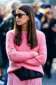 black bag, fanny pack, fendi, leather bag, pink pants, pink sweater, sunglasses, trousers, MILAN, MFW, fashion week, frenchystyle, FW, jonathan paciullo, street style, AUTUMN WINTER 2019-2020, AW 19-20, FALL WINTER 2019-2020, FW 19-20, vertical, atmosphere details, detail