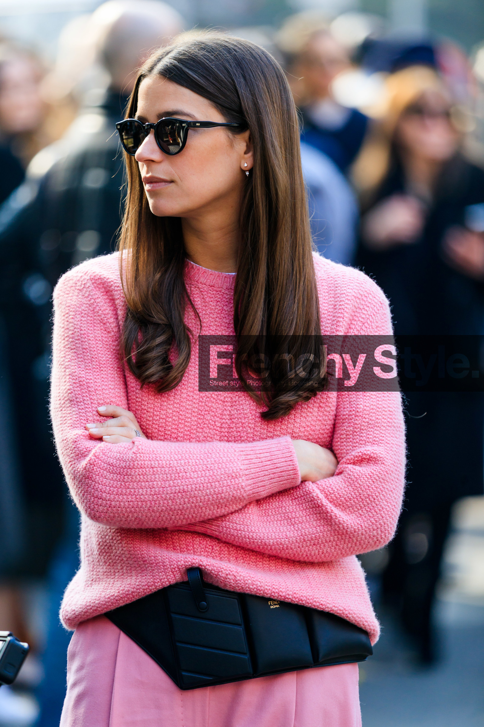 black bag, fanny pack, fendi, leather bag, pink pants, pink sweater, sunglasses, trousers, MILAN, MFW, fashion week, frenchystyle, FW, jonathan paciullo, street style, AUTUMN WINTER 2019-2020, AW 19-20, FALL WINTER 2019-2020, FW 19-20, vertical, atmosphere details, detail