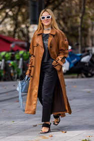 bag, black pants, black sandals, black t-shirt, camel trenchcoat, choker, coat, denim bag, leather trenchcoat, pants, rectangle sunglasses, sandals, strass choker, strass necklace, sunglasses, t-shirt, Tina Leung, trenchcoat, white sunglasses, fashion week, frenchystyle, FW, jonathan paciullo, street style, PFW, PARIS, SPRING SUMMER 2022, SS 22, vertical, full length