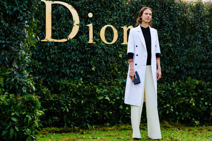 black bag, black sweater, christian dior, leather bag, trousers, white coat, white jacket, white pants, fashion week, frenchystyle, FW, jonathan paciullo, street style, PFW, PARIS, SPRING SUMMER 2017, SS 17, HAUTE COUTURE, atmosphere details, full length, horizontal