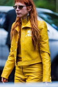 black bag, color, courreges jacket, courreges look, Courtney Trop, earrings, jacket, leather pants, pants, sunglasses, turtleneck, yellow jacket, yellow monochrome, yellow pants, yellow turtleneck, street style, jonathan paciullo, FW, frenchystyle, fashion week, PFW, PARIS, SPRING SUMMER 2022, SS 22, vertical, atmosphere details