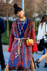 bun, chloé, earrings, graphic bag, graphic jacket, leather bag, necklace, orange bag, printed bag, printed jacket, red bag, red jacket, sunglasses, susie lau, white belt, yellow bag, PARIS, PFW, street style, jonathan paciullo, FW, frenchystyle, fashion week, AUTUMN WINTER 2019-2020, AW 19-20, FALL WINTER 2019-2020, FW 19-20, vertical, atmosphere details, detail