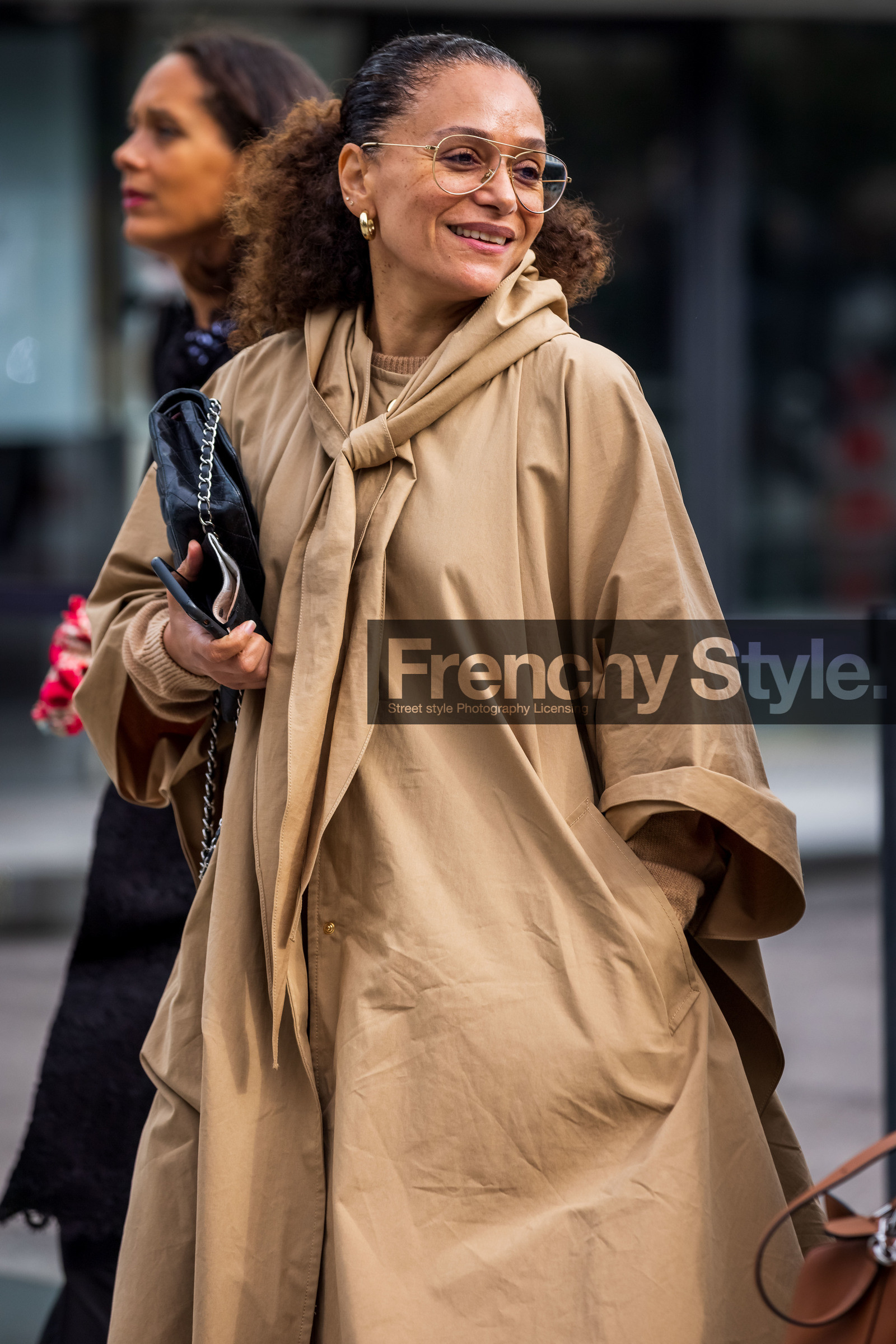aviator glasses, bag, beige jacket, beige raincoat, beige scarf, black bag, denim, glasses, jacket, raincoat, scarf, fashion week, frenchystyle, FW, jonathan paciullo, street style, PFW, PARIS, SPRING SUMMER 2022, SS 22, vertical, atmosphere details