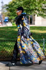 aleali may, long coat, long trench coat, painted jacket, painted trench coat, painted coat, blue trench coat, blue coat, yellow trench coat, yellow coat, black coat, black belt, belted coat, belted trench coat, black down jacket, chanel shoes, black leather boots, loewe sunglasses, white sunglasses, yellow sunglasses, square shape glasses, multicolor coat, multicolor jacket, multicolor trench coat, PARIS, PFW, SPRING SUMMER 2020, SS 20, fashion week, frenchystyle, FW, jonathan paciullo, street style, vertical, full length